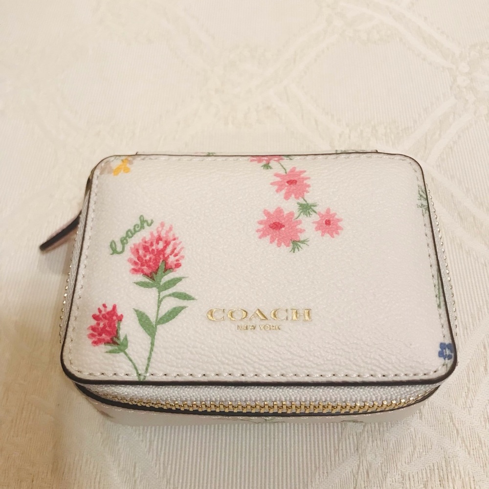 Coach Spaced Wildflower Pillbox